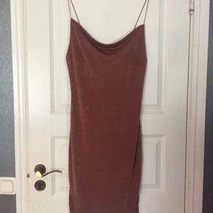 Klänning - Brun klänning 