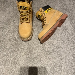 Caterpillar storlek 38 - Användes en gång 