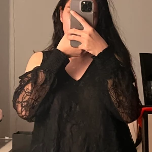 Lindex - 💜 Fin tops,aldrig använd 💜Storleken är xs/s 💜Hör gärna av dig om du vill se fler bilder. 