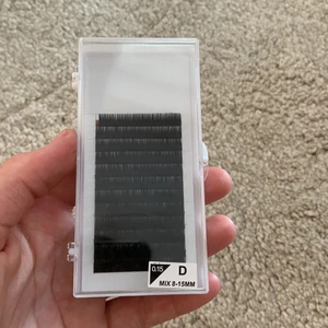 Fransar - Fransar till fransförlängning. Säljes då jag inte använt dem. D-böj och längd mellan 10-15 mm. Skriv vid frågor