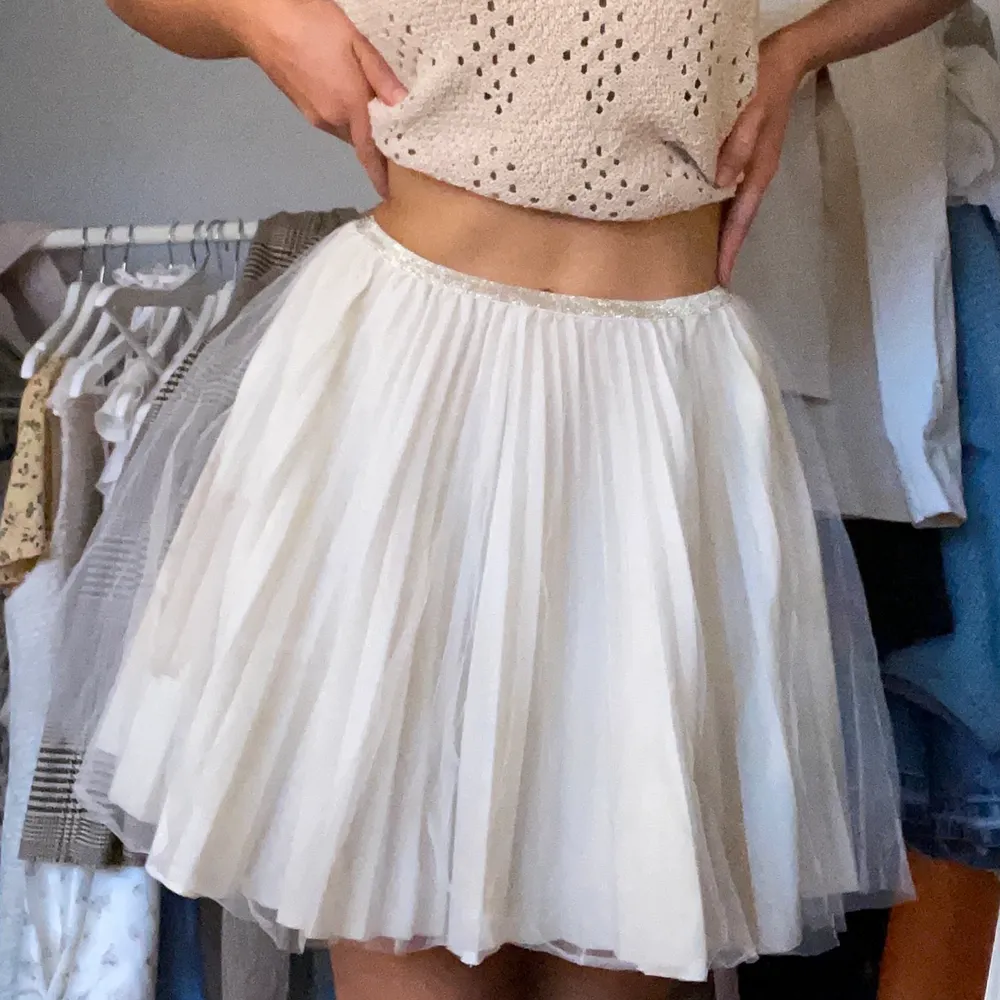 Jättesöt och unik (!!) plisserad kjol. Storlek 164 . Kjolar.