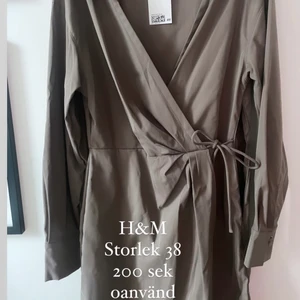 H&M klänning  - Oanvänd klänning från H&M 