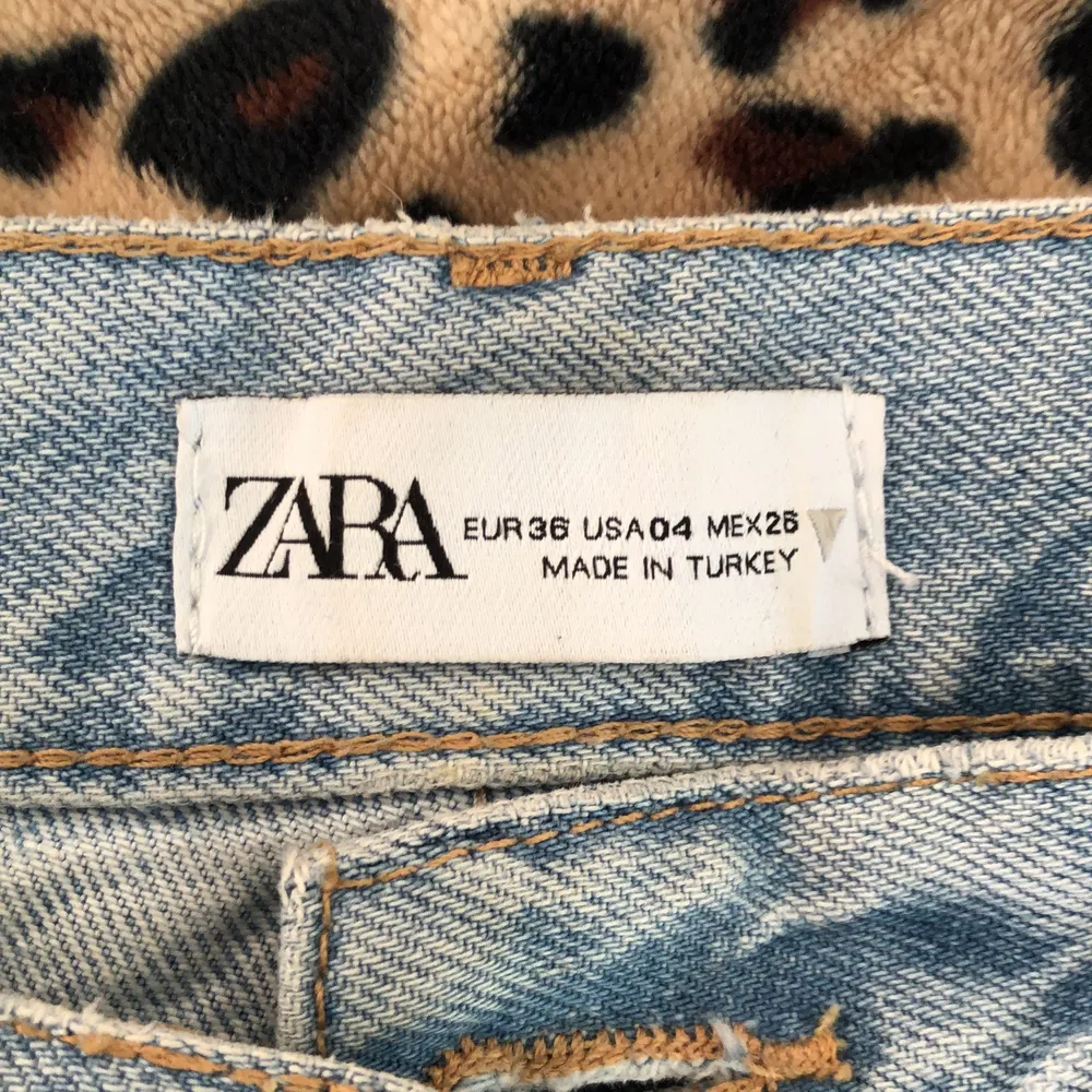 Helt nya zara jeans knappt använda nypris 700kr. Jeans & Byxor.