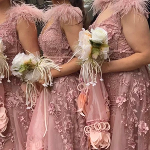 Klänning  - Säljer den rosa klänningen i mitten som endast använts 1 gång💓