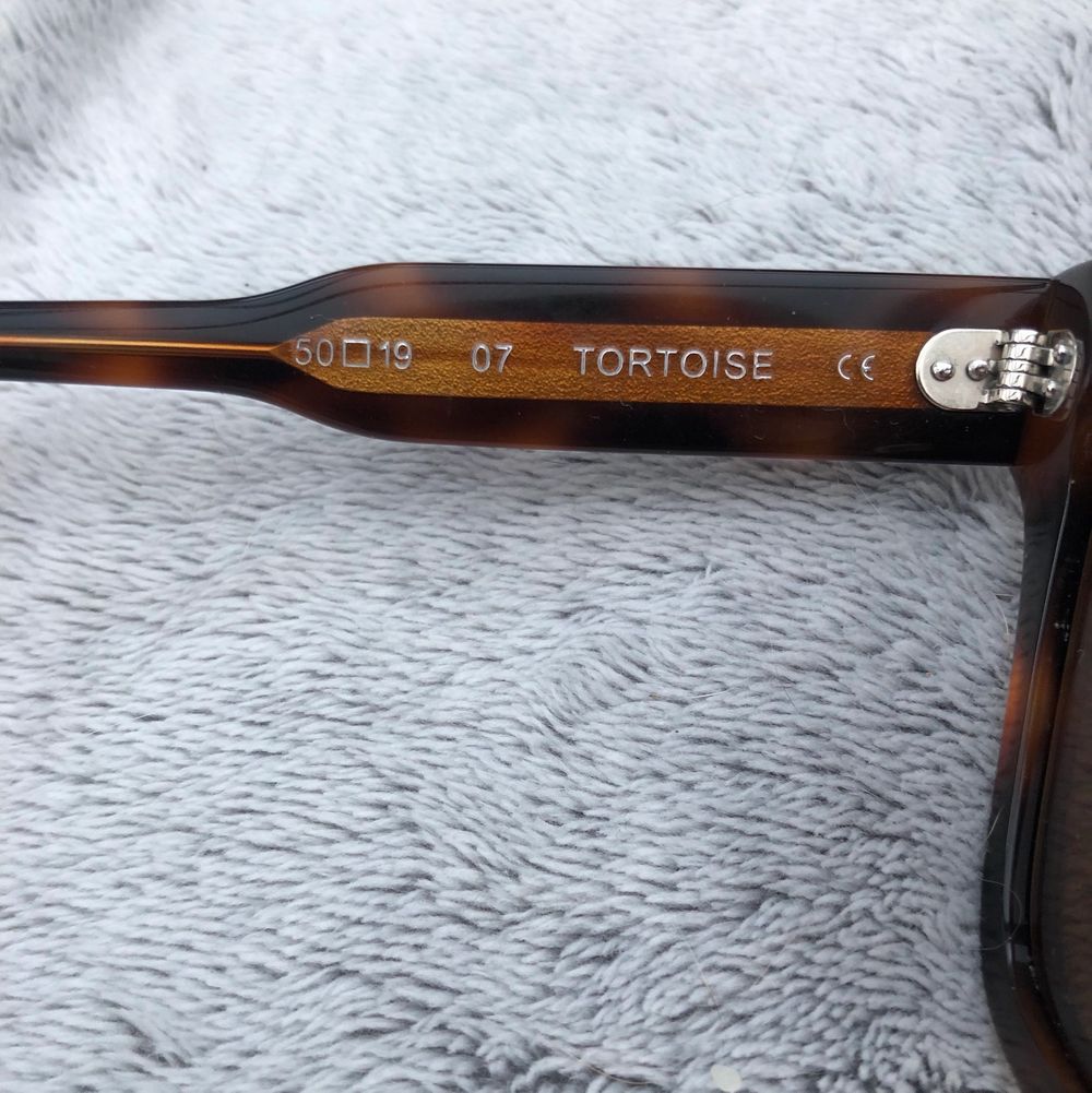 Chimi solglasögon i färgen tortoise, modell 07. Endast haft i någon månad, så de är i nyskick! Väldigt skönt och behörigt ljus😎. Accessoarer.