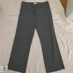 gråa kostym byxor - Gråa kostym byxor. Storlek 40 men passa även 38.  130+frakt
