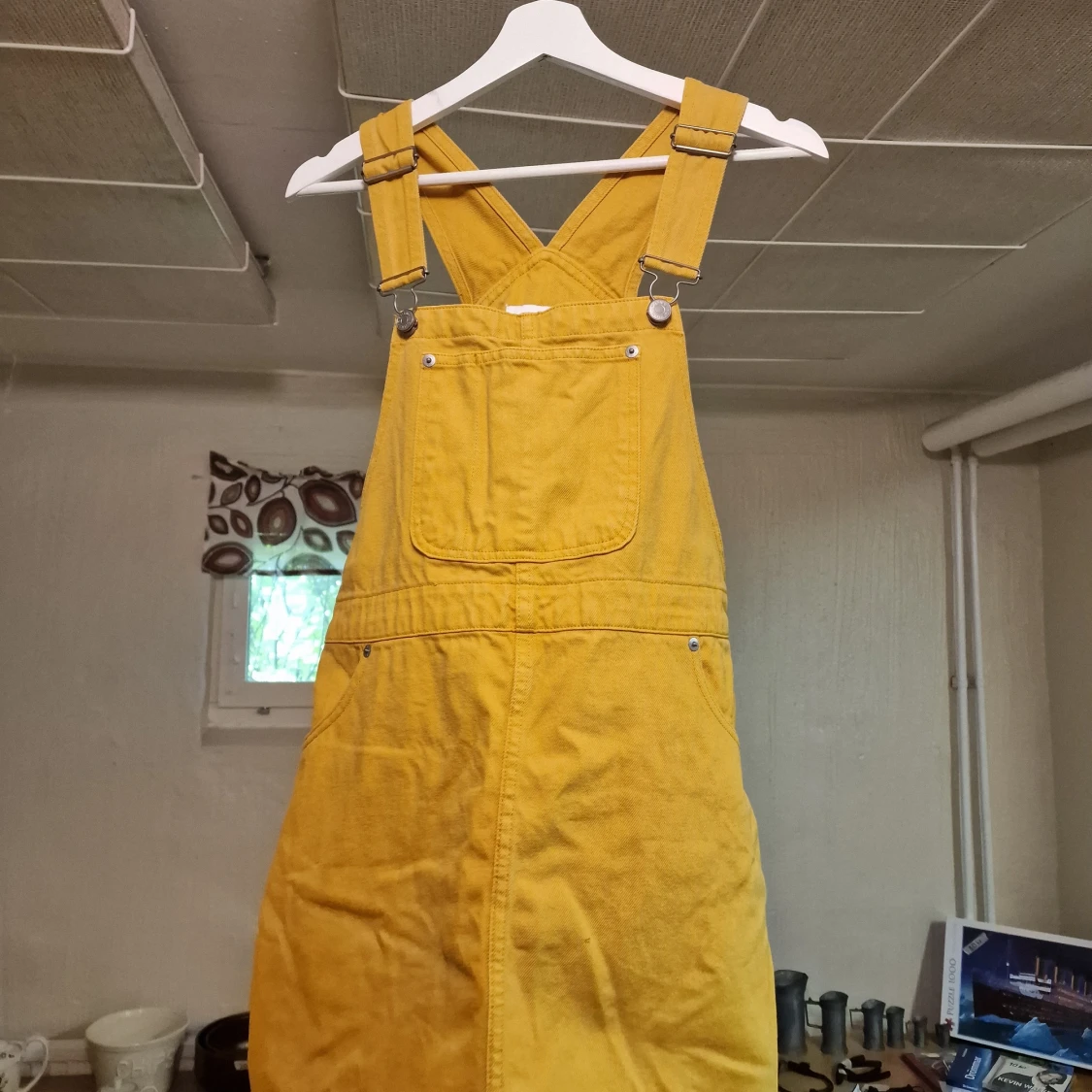 Monki hängselklänning