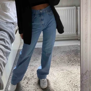 Pull & Bear jeans - Säljer dessa jeans ifrån Pull&Bear. Inköpta på Plick för 300kr Köparen står för frakt. 
