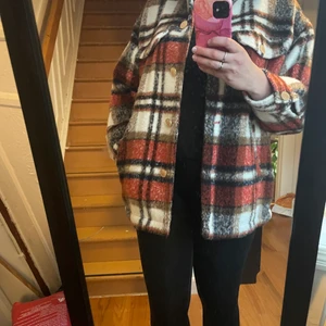 Jakke fra Zara  - Varmere jakke fra Zara. Fin høstjakke