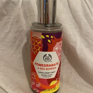 Body and hair mist - Säljer denna underbara bodymisten använder inte den nå mer , bra skick som en ny , missa inte denna ! , mvh intisar