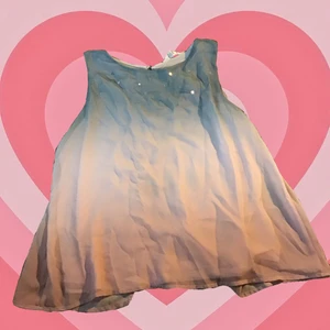 En blå rosa tröja - Frakten ingår i priset