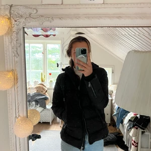 Jacka - Jättefin jacka från märket Navahoo, köpt förra vinter på Zalando, men kom inte till så mycket användning, därför säljer jag den nu💕