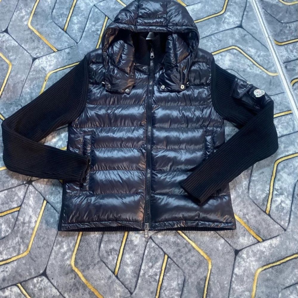 Helt ny moncler jacka storlek M (finns tyvÀrr inte kvitto). Jackor.