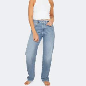 Säljer dessa jätte populär jeans från bikbok, inte alls mycket använda men säljer pga att dom inte kommer till användning