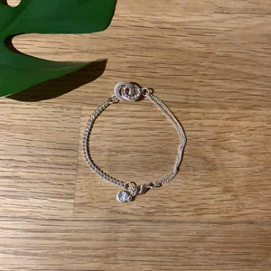 Snö of Sweden armband - Säljer detta fina tarmbens från snö of Sweden! Köpt för 2 veckor sedan. Nypris: 299kr