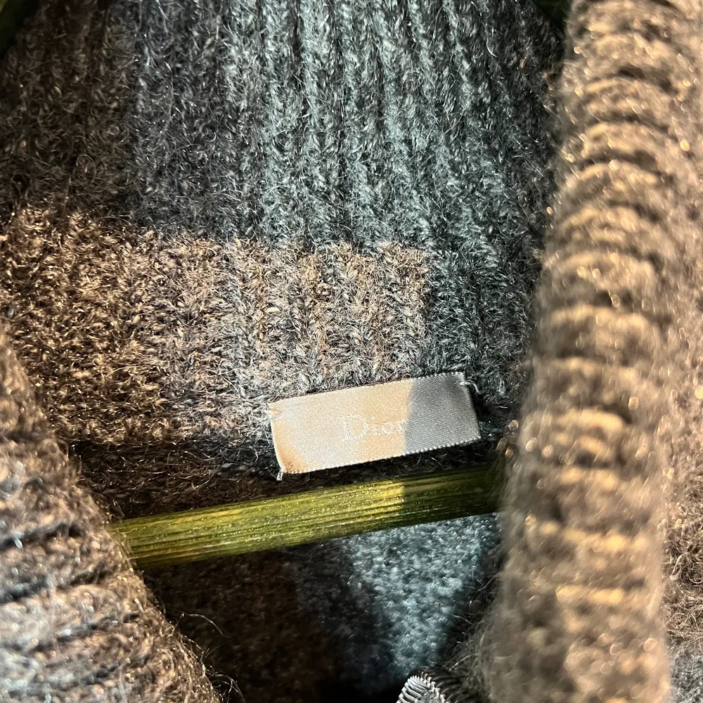 Jacka i ull/mohair från Dior Homme. Har inte kvittot, den är köpt 2018. . Stickat.