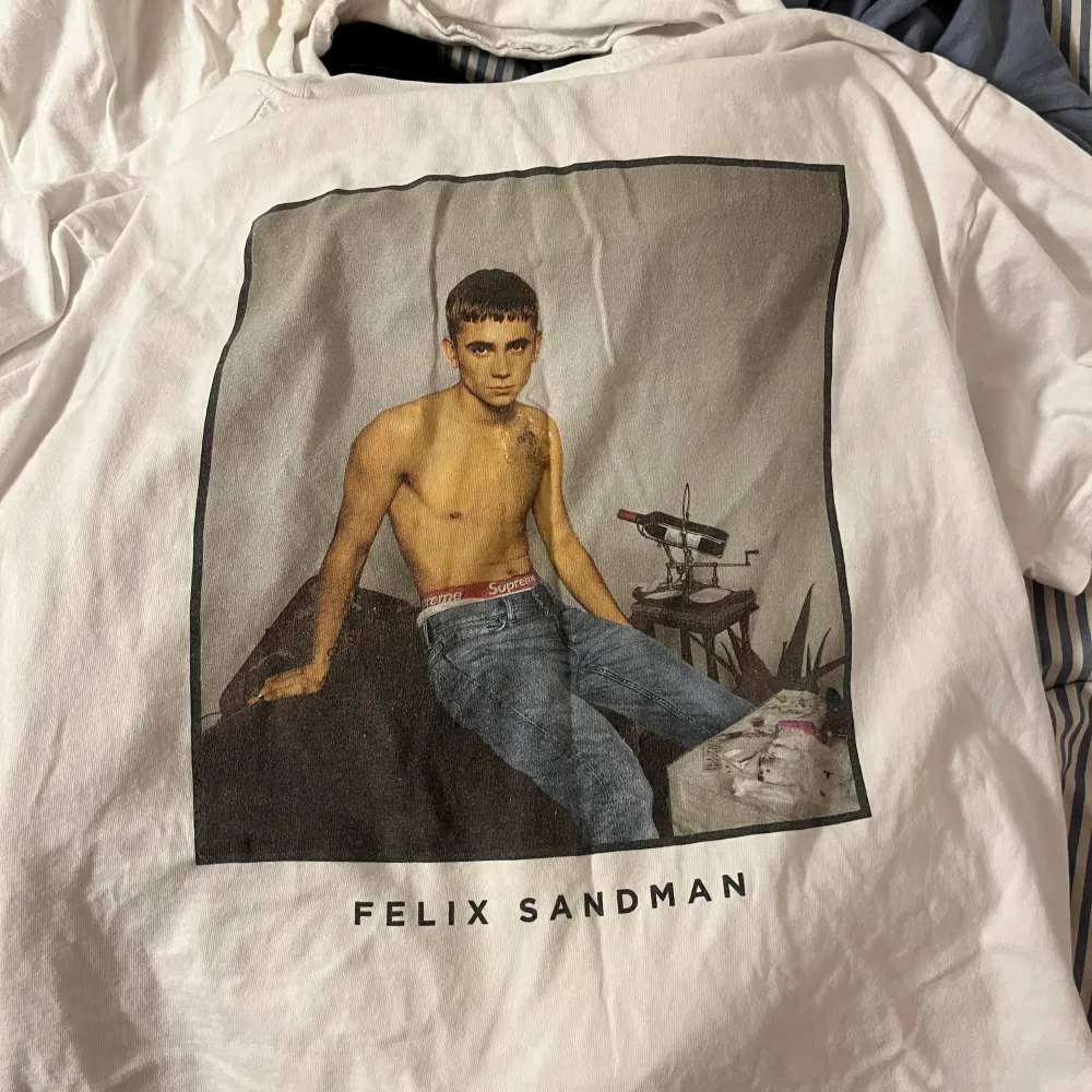 Felix Sandman merch, från hans turné tillsammans med Benjamin Ingrosso. Sparsamt använd, frakt tillkommer ❤️. T-shirts.