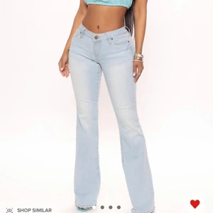 Fashion Nova jeans OANVÄNDA - Storlek 5 vilket motsvarar s/m 