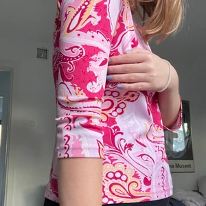 Cool meshtopp❤️‍🔥💝 - Superfin med trekvartsärmar❣️ Stpr ingen storlek men den sitter perfekt på mig som är en S✨ Kontakta mig för fler bilder eller för mer information🍂