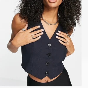 Topp - skitsnygg väst från ASOS 