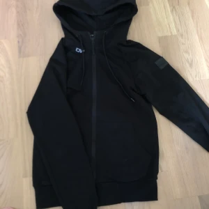 Tröja ICIW - Skriv för fler bilder 