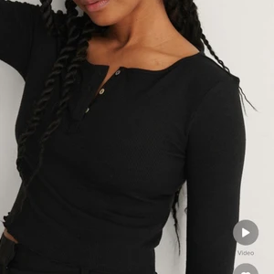 Tröja - Svart tröja ifrån NA-KD i storlek s 