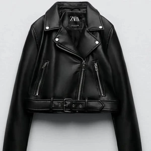 Svart skinnjacka  - Säljer denna svarta skinnjacka från zara då jag ska köpa en ny💕