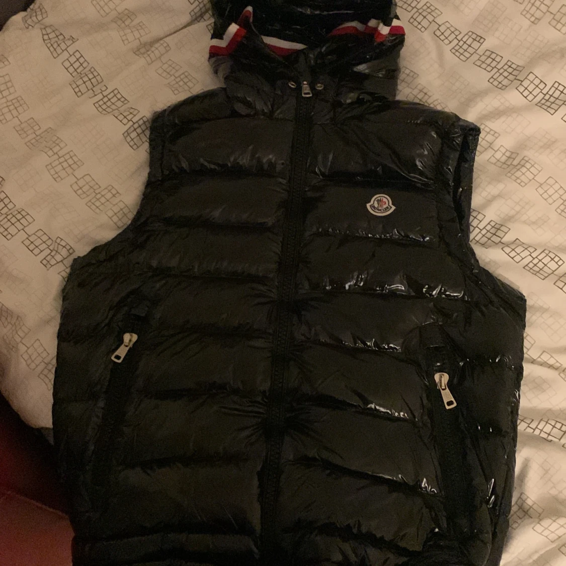 Moncler väst med luva
