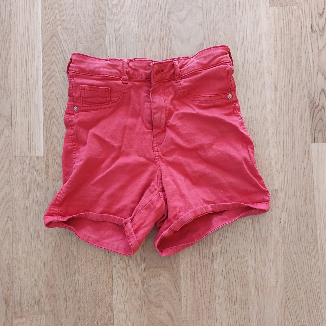 Röda Shorts 