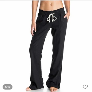 Roxy linnebyxor - Säljer dom pupulära Roxy linnebyxorna eftersom dom inte kommer till användning. Dom är lite för långa på mig som är 164. Använd endast fåtal gånger. Skriv privat för frågor eller fler bilder!