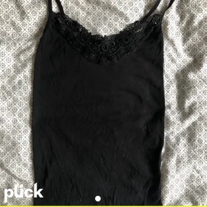 Linnea - Fint linne med spets ditalj 