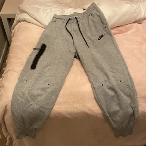 Nike tech flecce  - Använd några gånger i väldigt bra skick storlek XS tjej veritonen 