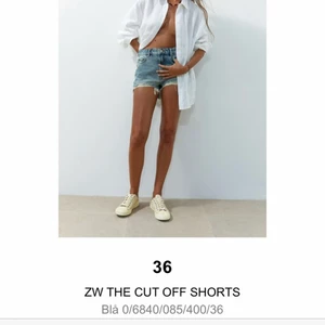 Zara zw cut of shorts - Säljer mina shorts från zara i storlek 36 då de var förstora på mig. Prislappen finns forfarande kvar på de och de har inte används något så det är i princip helt nya💕 Köparen står för frakten💕 priset kan förhandlas