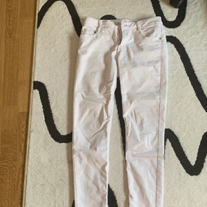 Vit byxa - Vit byxa från pinmkie i superbra skick