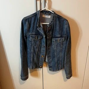 jeans jacka - säljer denna jeans jacka från samsoe samsoe!! ny pris 1500kr💞
