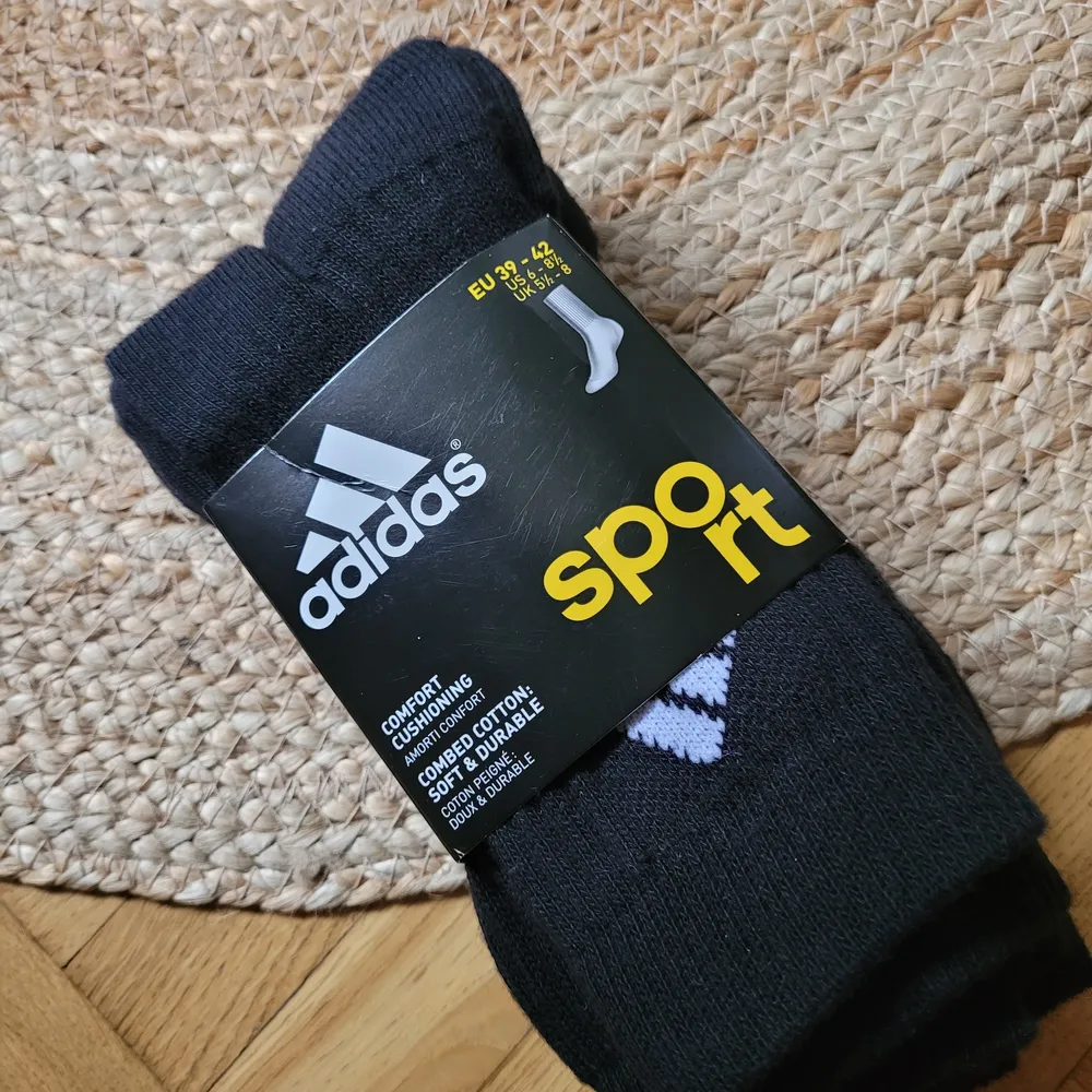 Svarta strumpor Adidas 3 st stl.38-42. Nya!. Övrigt.