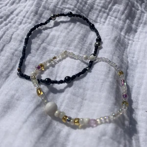 Armband - Säljer två pärlarmband, aldrig använda. 15 kr styck🌸🌸