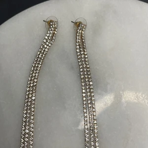 Super långa örhängen  - 30kr