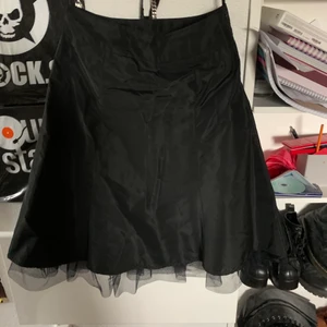 Goth kjol med tyll nedtill - 🥰