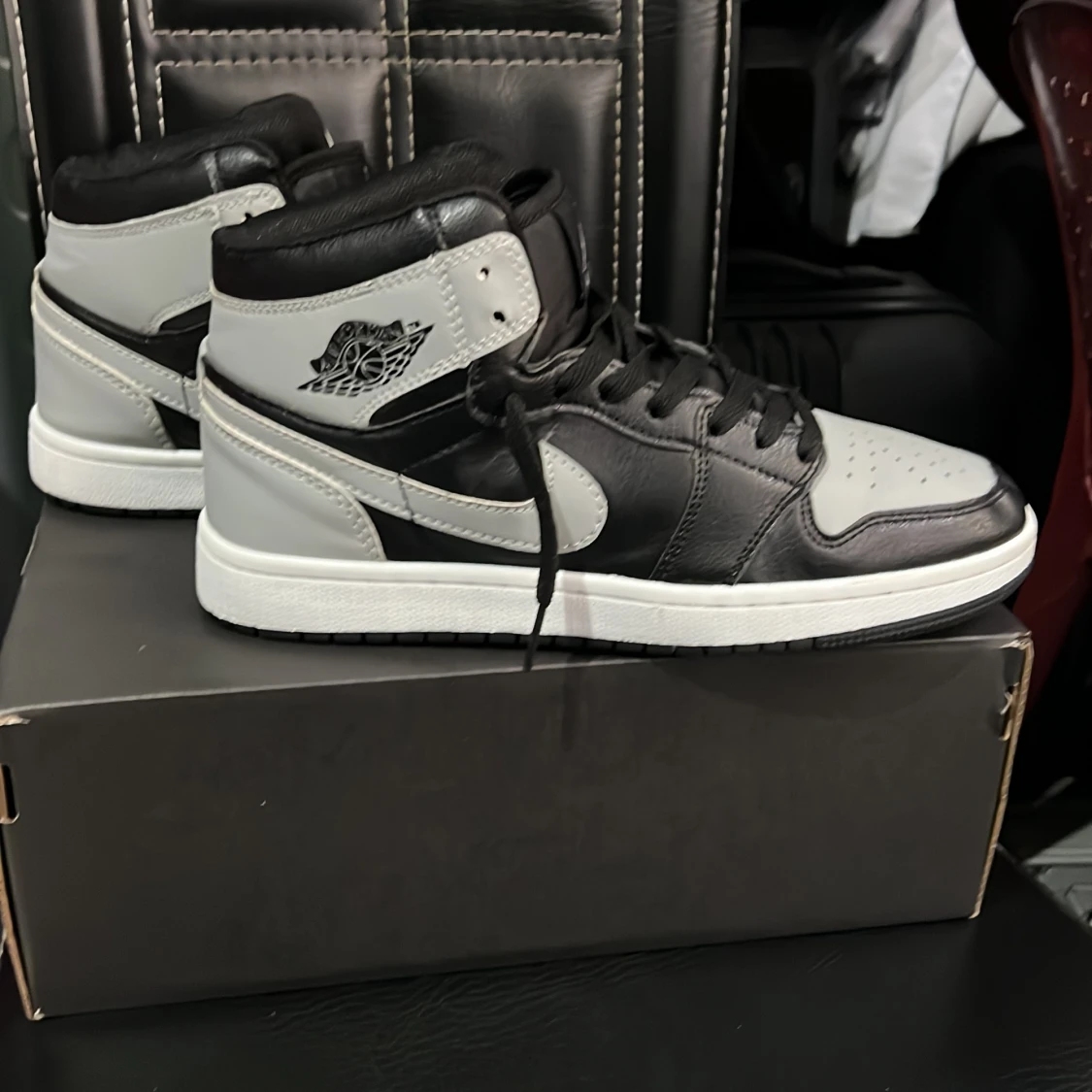 Air Jordan 1 Mid Black Grey 