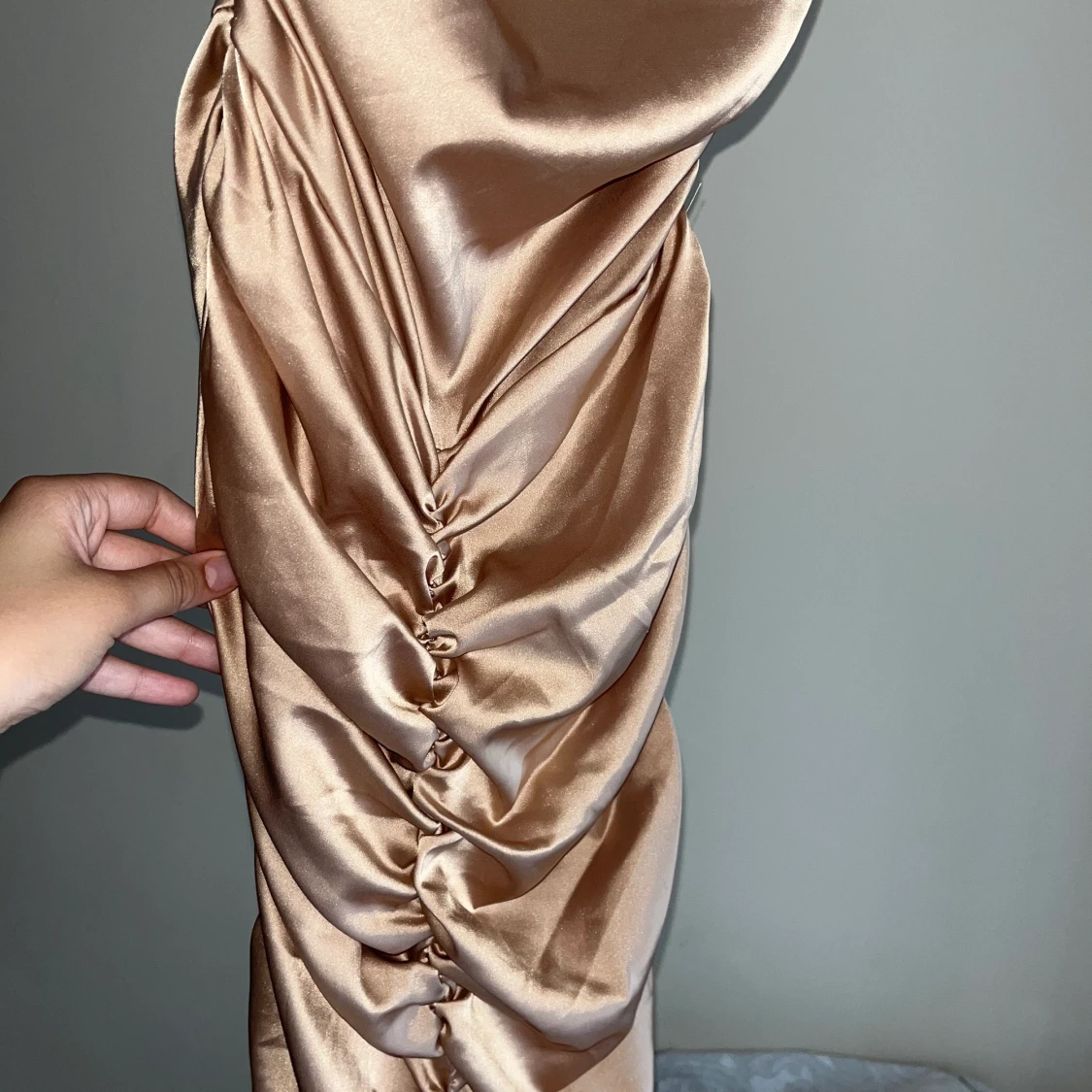 Guldig  klänning  - 90