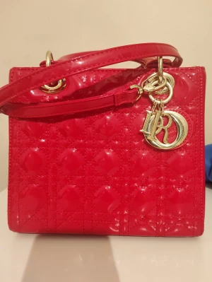 Oerhört snygg classy väska!  - Mått ca 23x 20