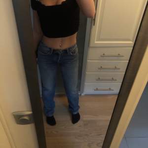 Säljer dessa jeans från Zara pågrund av att dem börjar bli för små på mig.