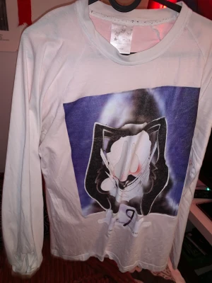 Bladee long sleeve 2019 - Köpte en Large men fick en small den passade dock, inte använt så mycket men trycket har spruckit  Skriv innan du köper