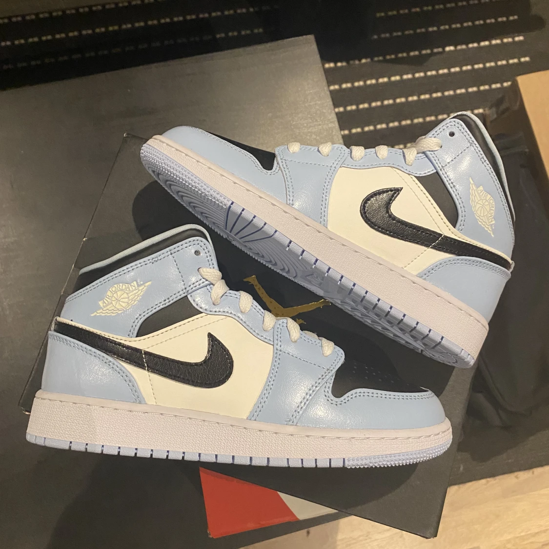 Jordan 1 Mid ”Ice Blue”