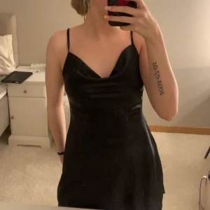 Klänning - Klänning perfekt till nyår i silke😍