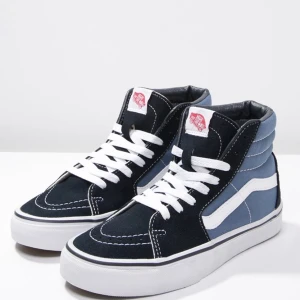 Vans skor blå/svart - Säljer dessa skit snygga vans skor, då de inte kommer till användning, använd ungefär 4 gånger så i bra skick.😊