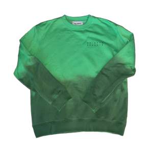 Grön ombre-sweatshirt från Axel Arigato. I fint skick! 💚