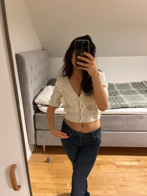 Zara topp - Säljer min helt oanvända topp från zara💓säljer på grund av att jag har för mycket kläder, annars älskar jag denna💓