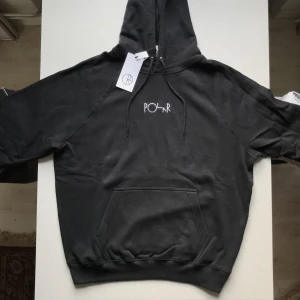 Polar skate co. classic hoodie - M  - Klassisk Polar logo hoodie. Liten broderad logga på framsidan. Helt ny med tag. 10/10 Nypris: 949kr
